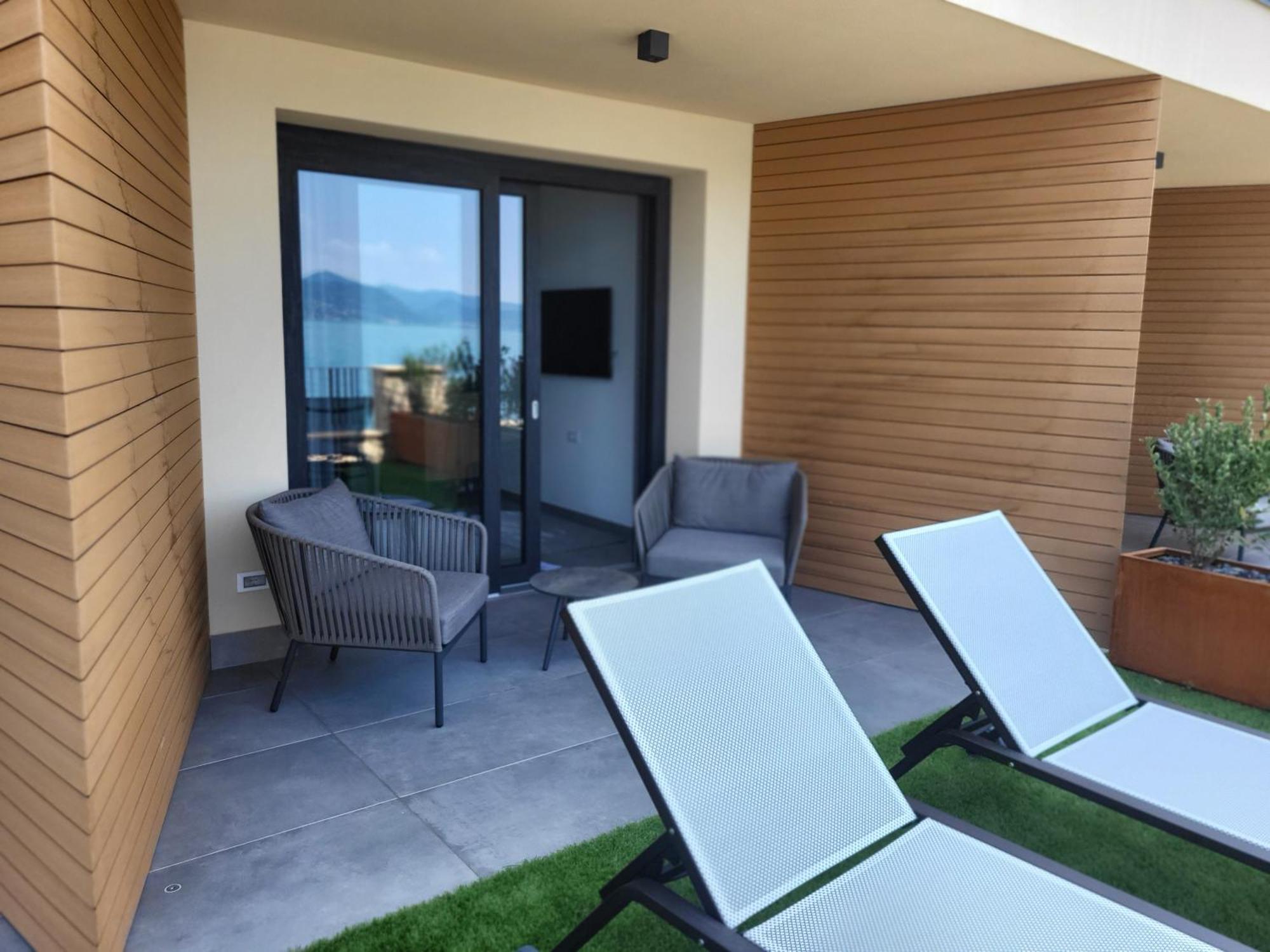 Attilio High Living Suites - Adults Only Torri Del Benaco Δωμάτιο φωτογραφία