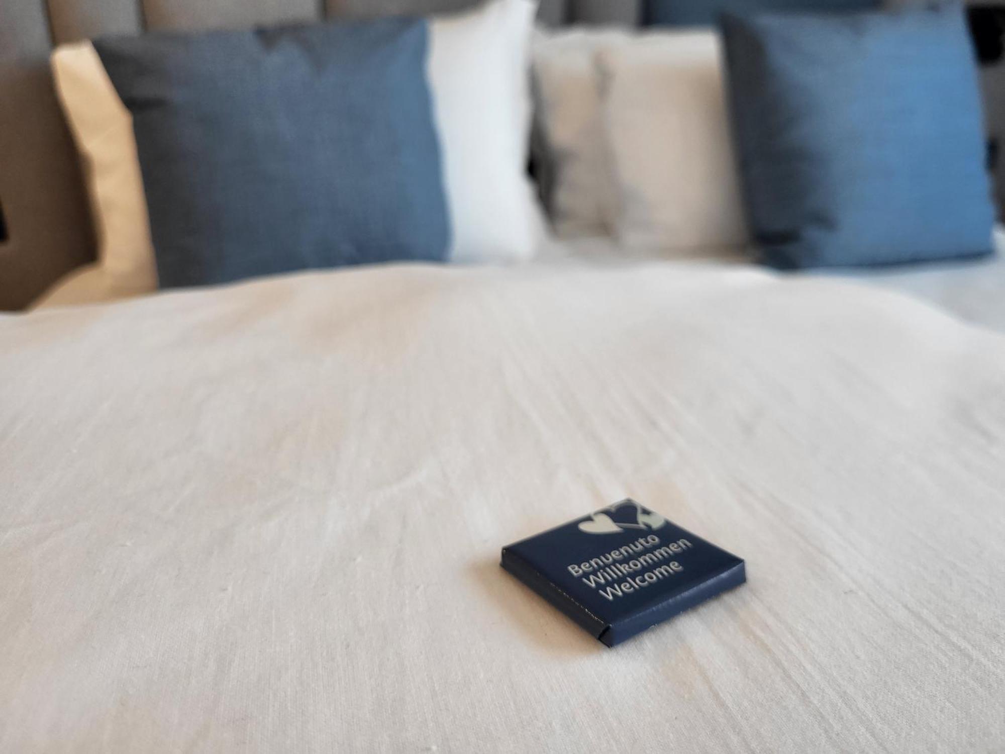 Attilio High Living Suites - Adults Only Torri Del Benaco Δωμάτιο φωτογραφία
