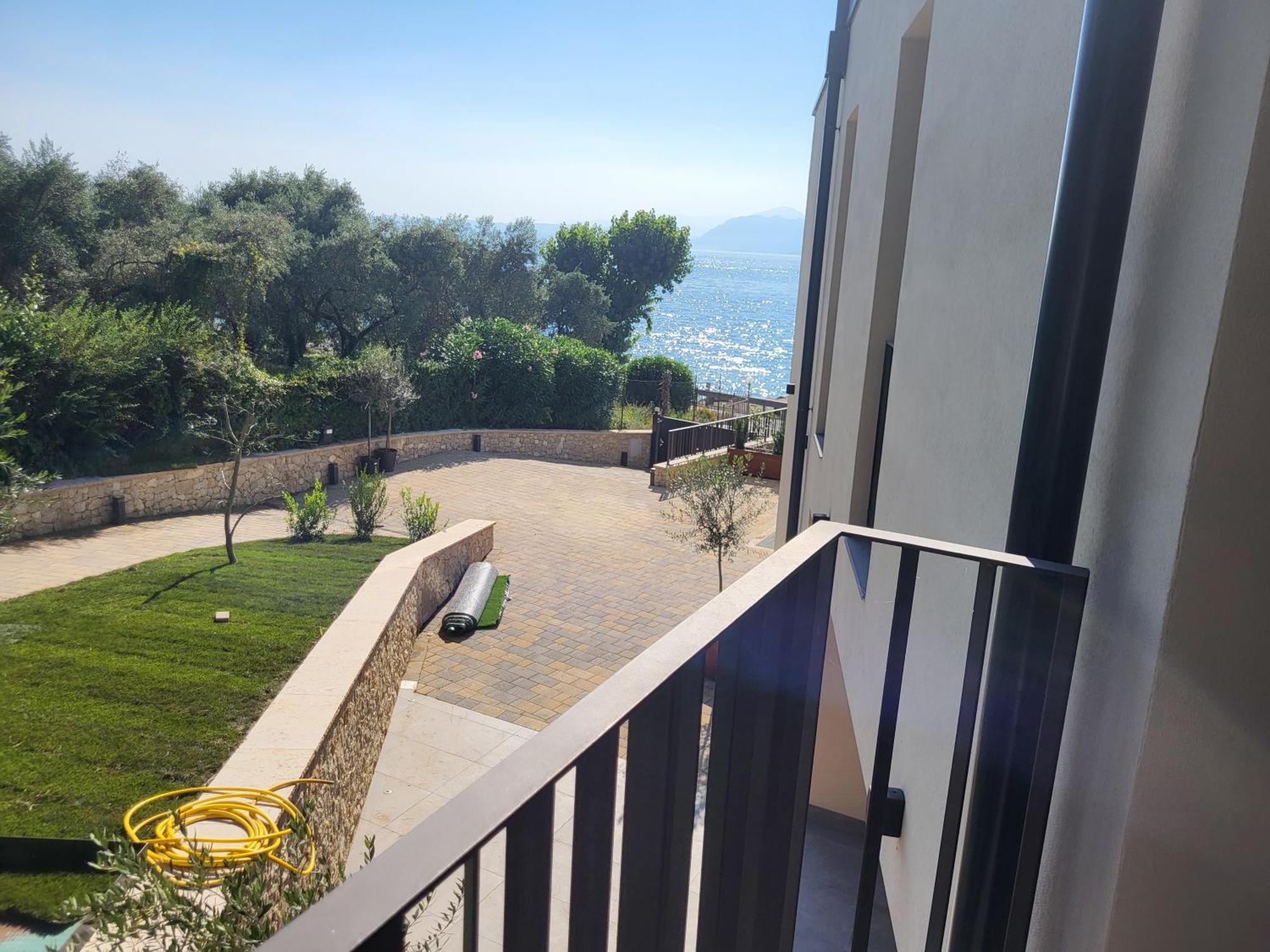 Attilio High Living Suites - Adults Only Torri Del Benaco Εξωτερικό φωτογραφία