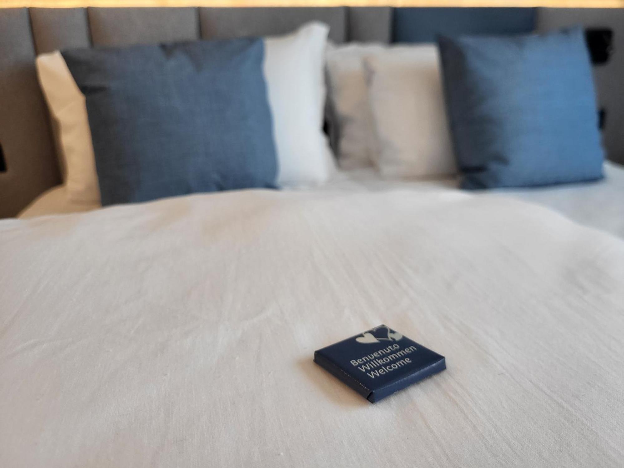 Attilio High Living Suites - Adults Only Torri Del Benaco Δωμάτιο φωτογραφία
